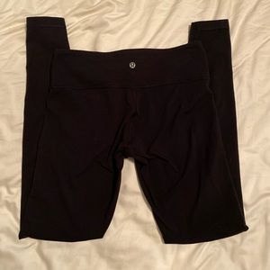 Black lululemon wunder under leggings